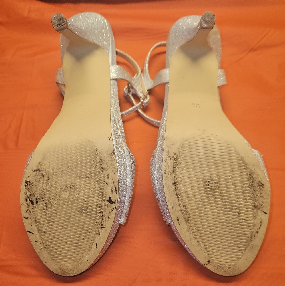 Badgley Mischka Elegant Silver High Heel Diamond Pumps sz6.5 w/Clutch E.U.C. - Picture 9 of 10